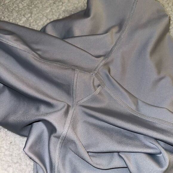 Under Armour Women’s Athletic Compression Leggings Light Gray 1X NWOT - Picture 6 of 11